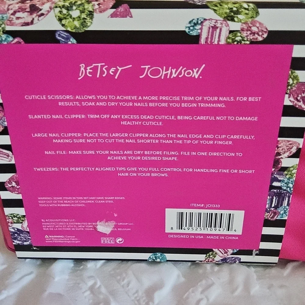 BETSEY JOHNSON TRAVEL GROOMING COLLECTION